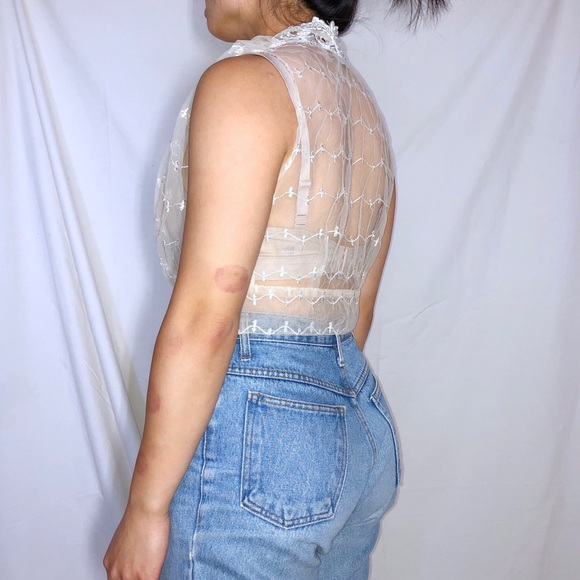 Lace Sleeveless V-Neck White Crop Top/ Blouse - Picture 4 of 6